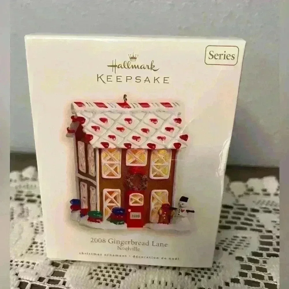 Hallmark 2008 Gingerbread Lane- “Noelville” 3rd in series Christmas Ornament NEW